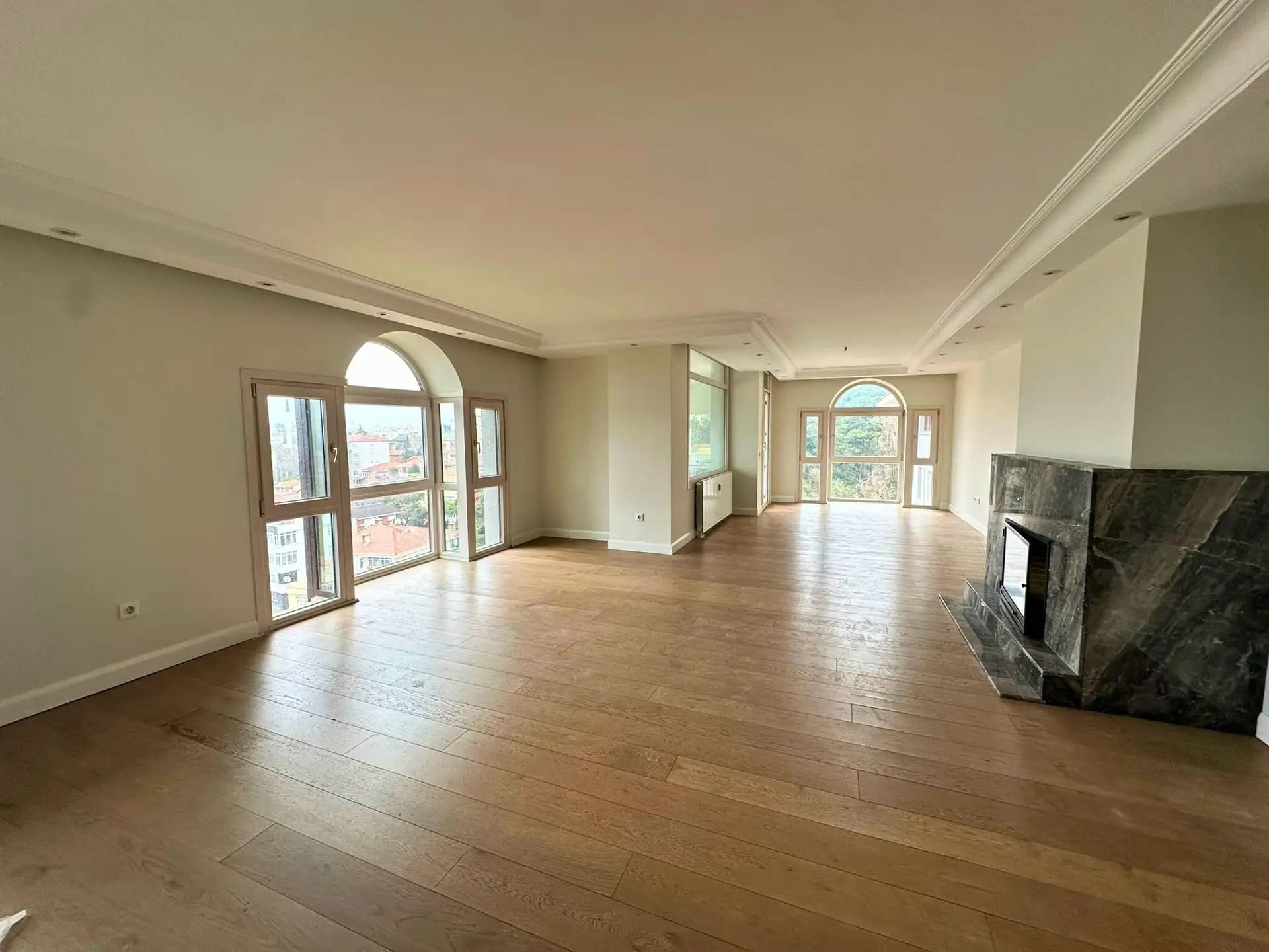 Nurol Tarabya Sitesinde 285m2 5+1 Manzaralı Çatı Dubleksi /LUX