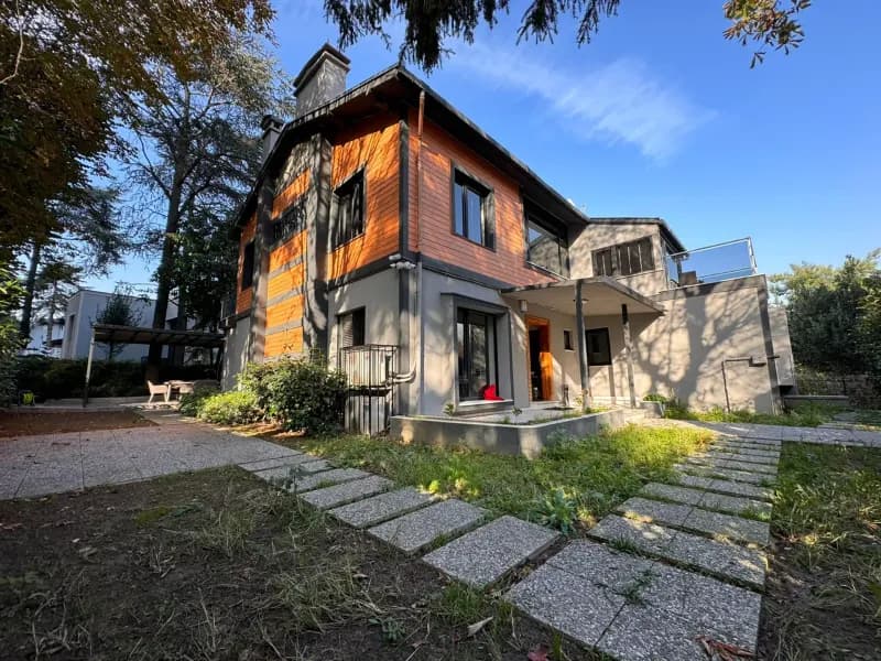 Levent'te Yenilenmiş Taşınmaya Hazır Bahçeli Villa  - İstanbul, Beşiktaş, Levent Mah