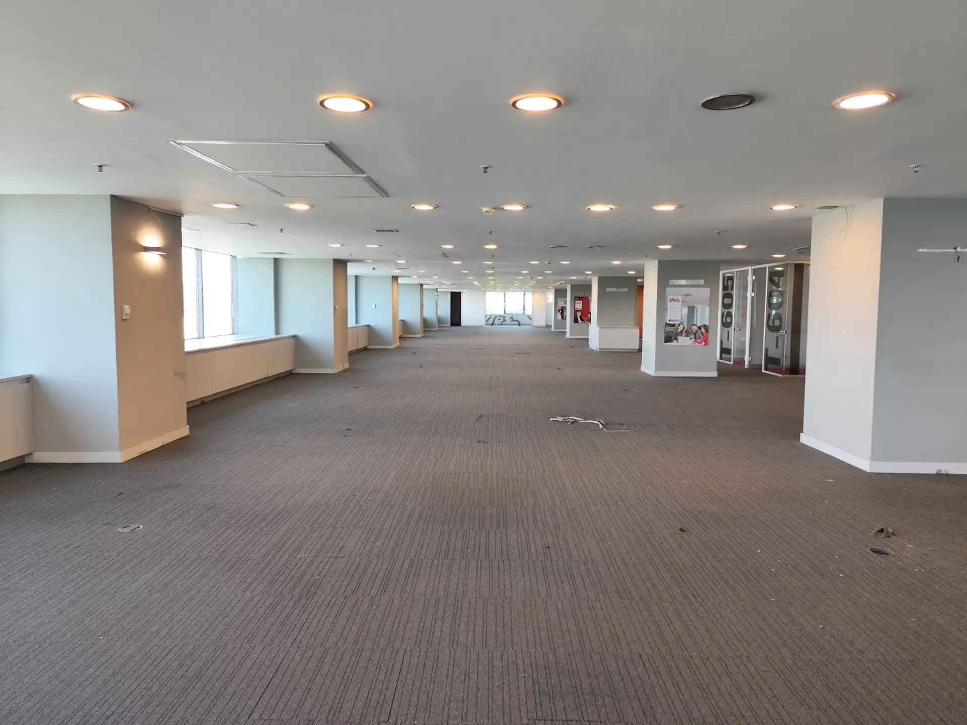 Maslak Nurol Plazada Dekorasyonlu 1420m2 Kiralık Ofis