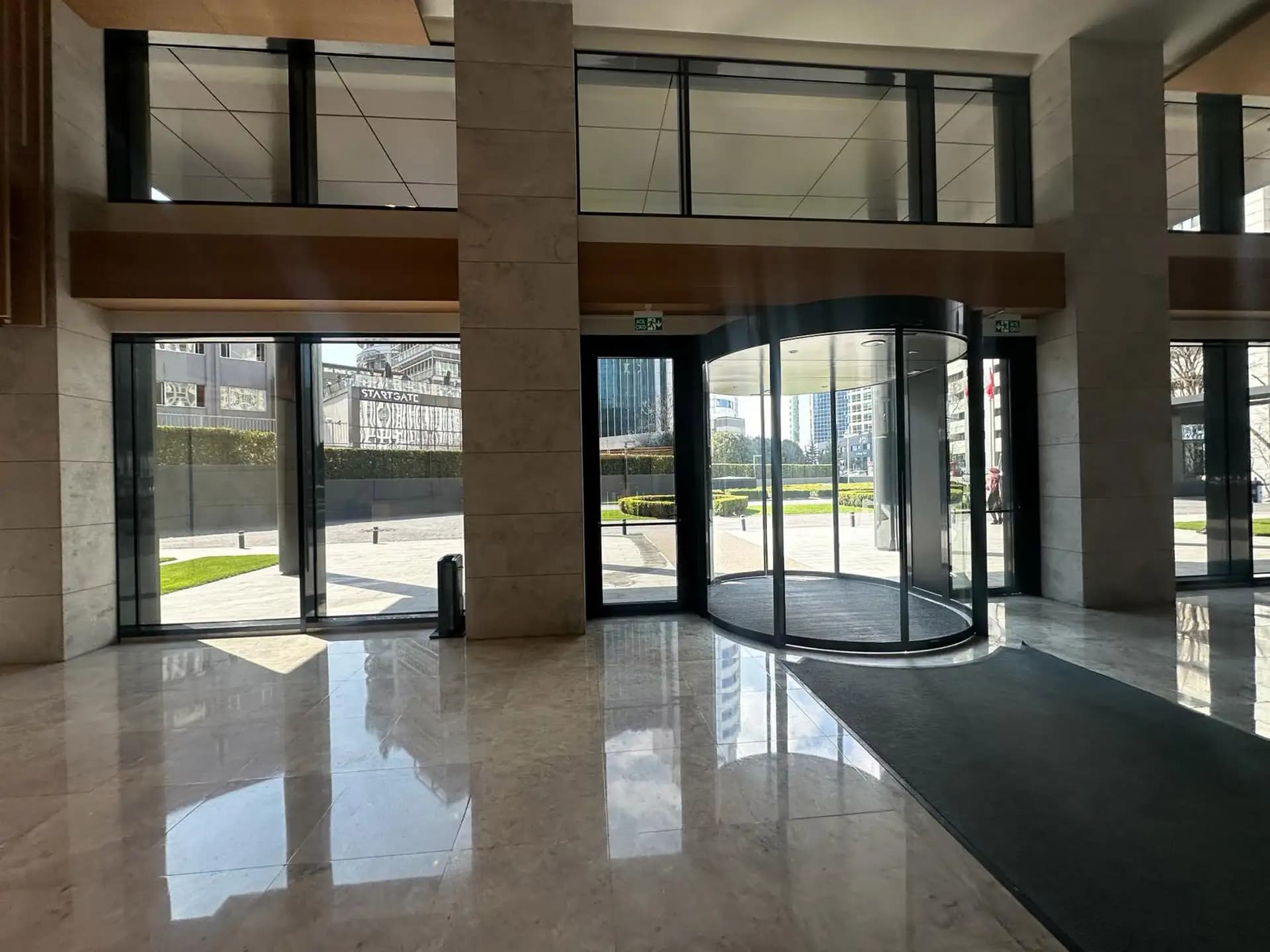 Maslak A Plus Plazada 3000m2 Dekorasyonlu Kiralık Ofis
